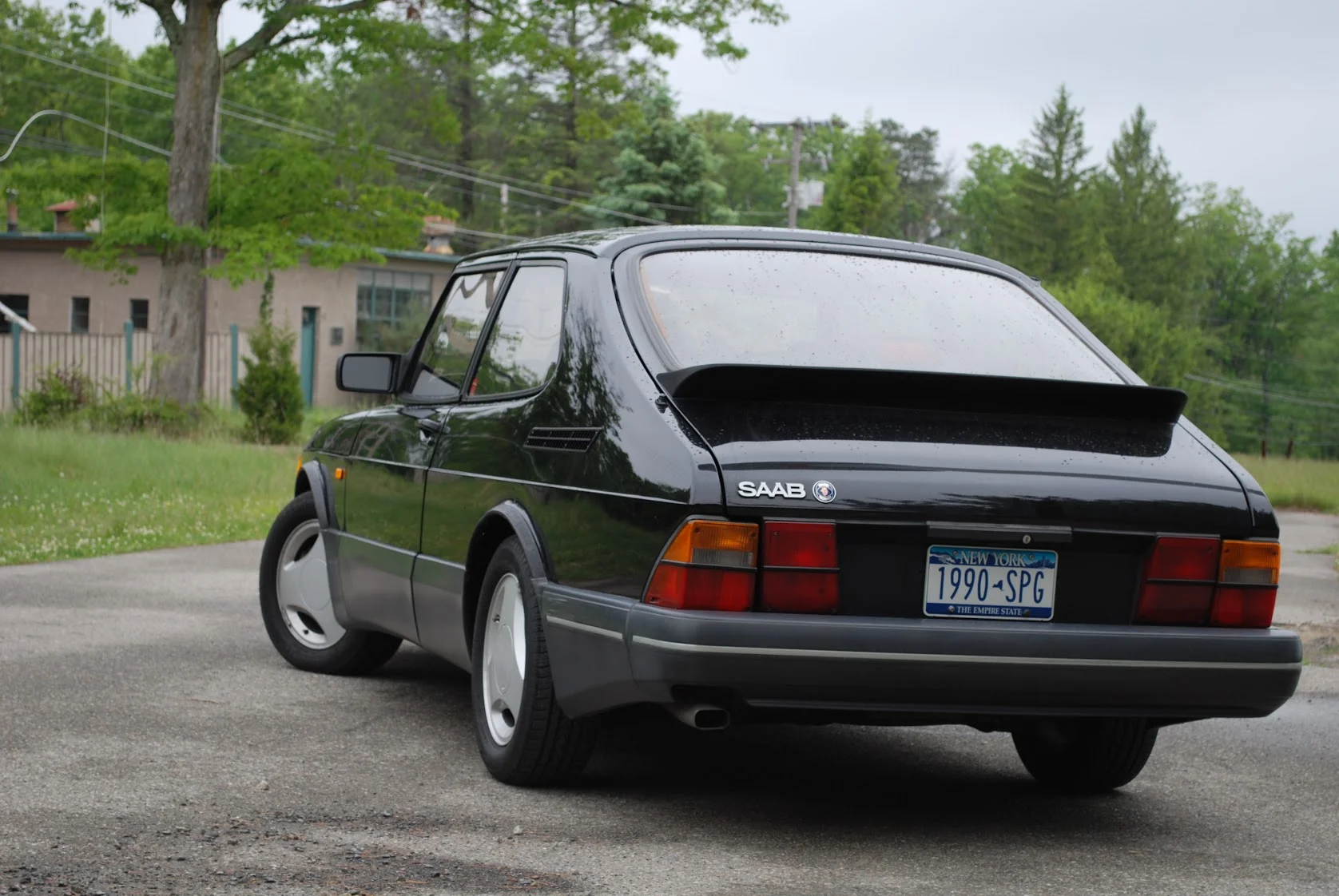 Saab 900 SPG in black, rear three-quarter view